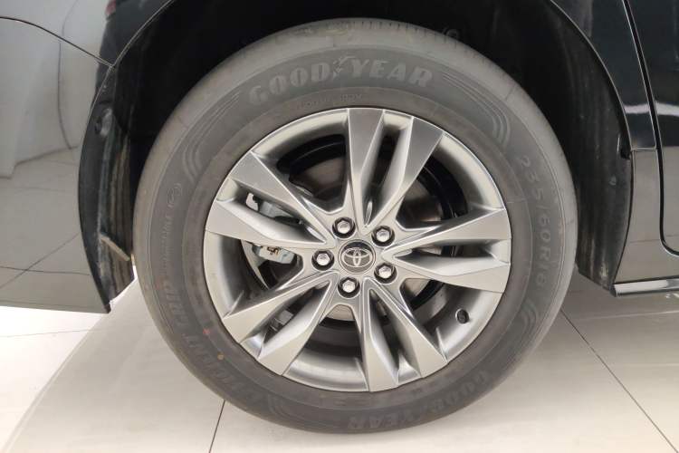 Used Toyota SIENNA 2026 Model 2.5L Dual-Engine Four-Wheel-Drive Prestige Edition Right Rear Wheel Hub