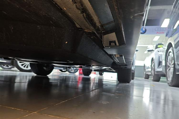 Used Toyota SIENNA 2026 Model 2.5L Dual-Engine Two-Wheel-Drive Comfort Edition Right Side Sill