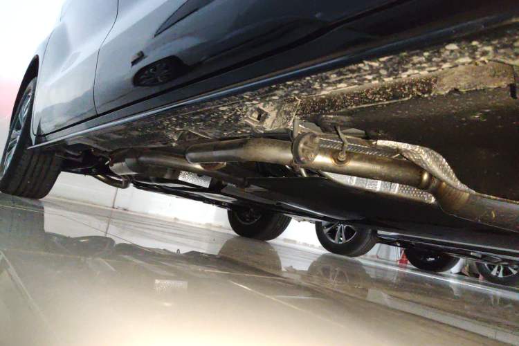 Used Toyota SIENNA 2026 Model 2.5L Dual-Engine Four-Wheel-Drive Luxury Edition Right Side Sill