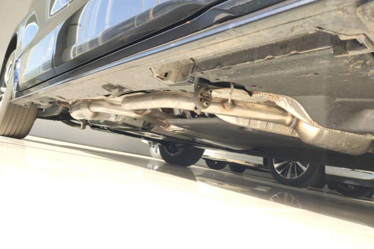 Used Toyota SIENNA 2026 Model 2.5L Dual-Engine Four-Wheel-Drive Prestige Edition Right Side Sill