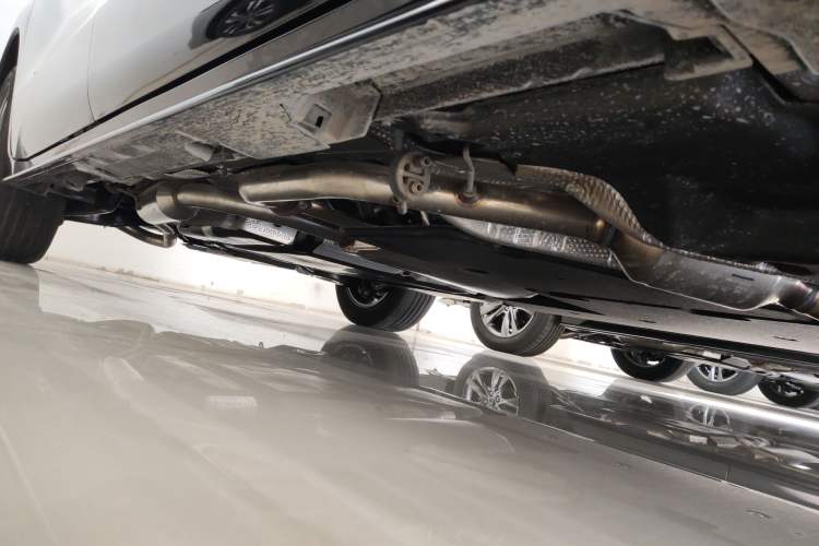 Used Toyota SIENNA 2026 Model 2.5L Dual-Engine Four-Wheel-Drive Prestige Edition Right Side Sill