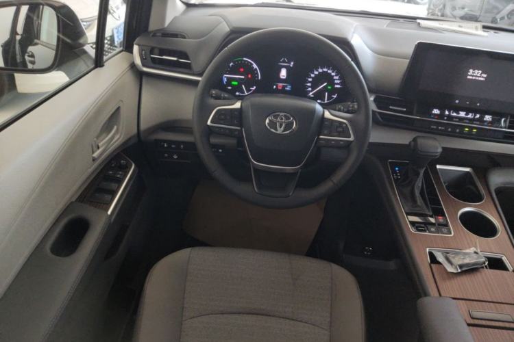 Used Toyota SIENNA 2026 Model 2.5L Dual-Engine Two-Wheel-Drive Comfort Edition Steering Wheel