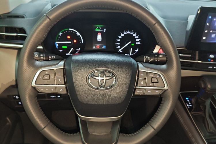 Used Toyota SIENNA 2026 Model 2.5L Dual-Engine Two-Wheel-Drive Comfort Edition Steering Wheel