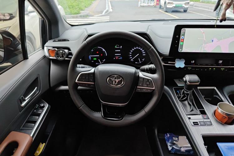 Used Toyota SIENNA 2026 Model 2.5L Dual-Engine Four-Wheel-Drive Premium Edition Steering Wheel
