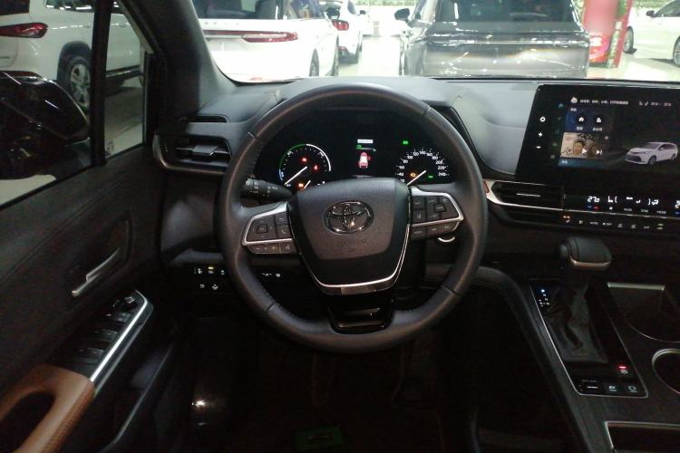 Used Toyota SIENNA 2026 Model 2.5L Dual-Engine Four-Wheel-Drive Premium Edition Steering Wheel