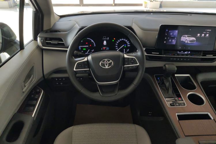 Used Toyota SIENNA 2026 Model 2.5L Dual-Engine Two-Wheel-Drive Comfort Edition Steering Wheel