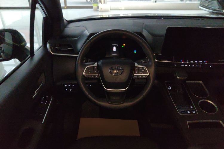 Used Toyota SIENNA 2026 Model 2.5L Dual-Engine Four-Wheel-Drive Luxury Edition Steering Wheel