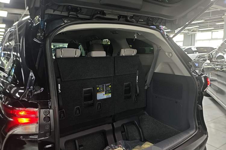 Used Toyota SIENNA 2026 Model 2.5L Dual-Engine Two-Wheel-Drive Comfort Edition Trunk