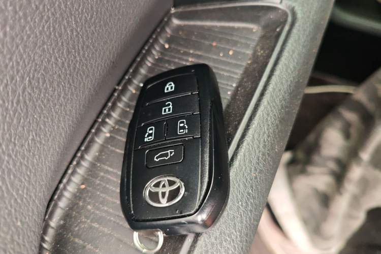 Used Toyota SIENNA 2026 Model 2.5L Dual-Engine Four-Wheel-Drive Luxury Edition Vehicle Key