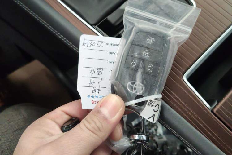 Used Toyota SIENNA 2026 Model 2.5L Dual-Engine Two-Wheel-Drive Comfort Edition Vehicle Key
