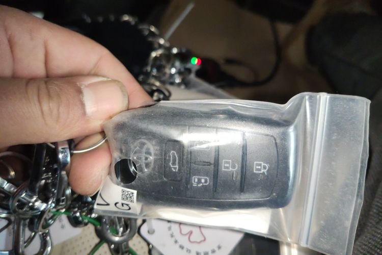 Used Toyota SIENNA 2026 Model 2.5L Dual-Engine Four-Wheel-Drive Prestige Edition Vehicle Key