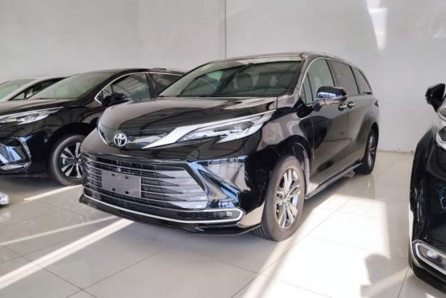 Used Toyota SIENNA 2026 Model 2.5L Dual-Engine Four-Wheel-Drive Prestige Edition
