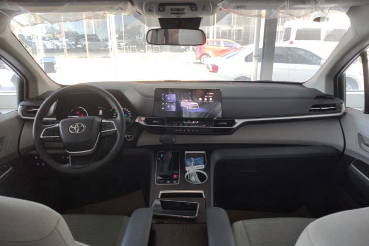 Used Toyota SIENNA 2026 Model 2.5L Dual-Engine Two-Wheel-Drive Comfort Edition Center Console