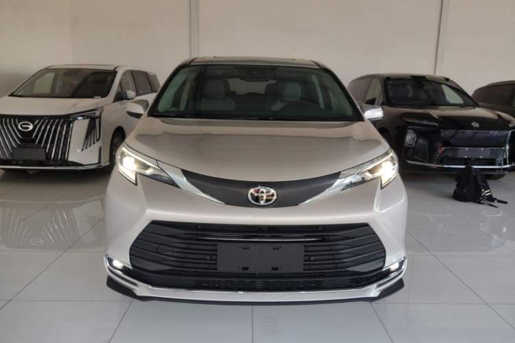 Used Toyota SIENNA 2026 Model 2.5L Dual-Engine Two-Wheel-Drive Comfort Edition Front