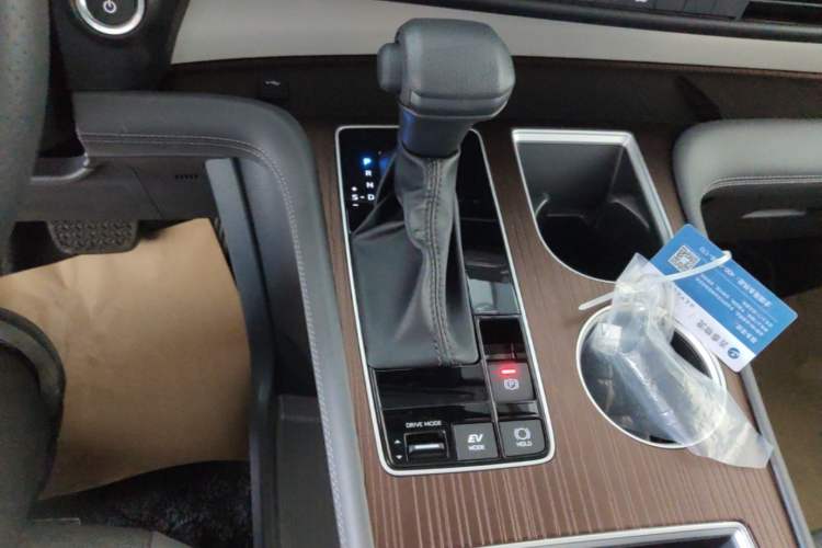 Used Toyota SIENNA 2026 Model 2.5L Dual-Engine Two-Wheel-Drive Comfort Edition Gear Lever