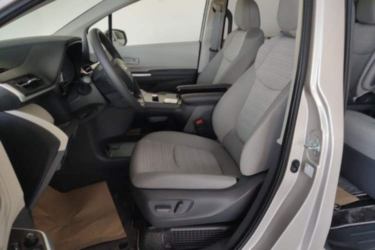 Used Toyota SIENNA 2026 Model 2.5L Dual-Engine Two-Wheel-Drive Comfort Edition Left Front Seat