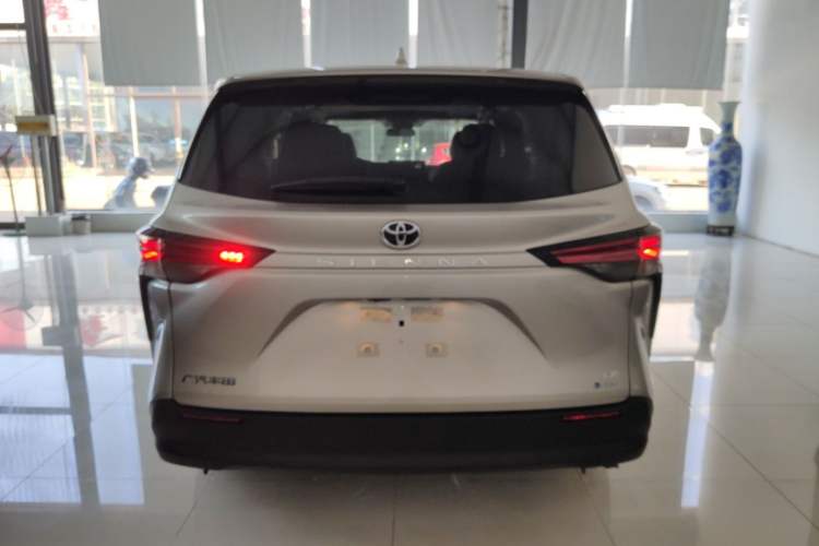 Used Toyota SIENNA 2026 Model 2.5L Dual-Engine Two-Wheel-Drive Comfort Edition Rear