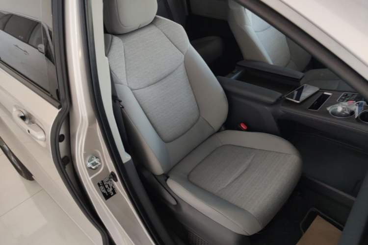 Used Toyota SIENNA 2026 Model 2.5L Dual-Engine Two-Wheel-Drive Comfort Edition Right Front Seat