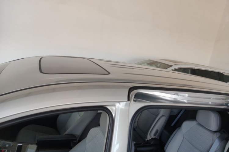 Used Toyota SIENNA 2026 Model 2.5L Dual-Engine Two-Wheel-Drive Comfort Edition Roof