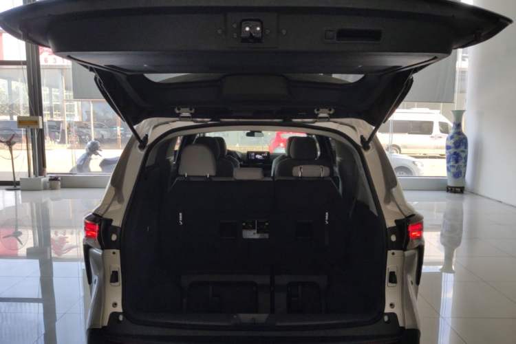 Used Toyota SIENNA 2026 Model 2.5L Dual-Engine Two-Wheel-Drive Comfort Edition Trunk
