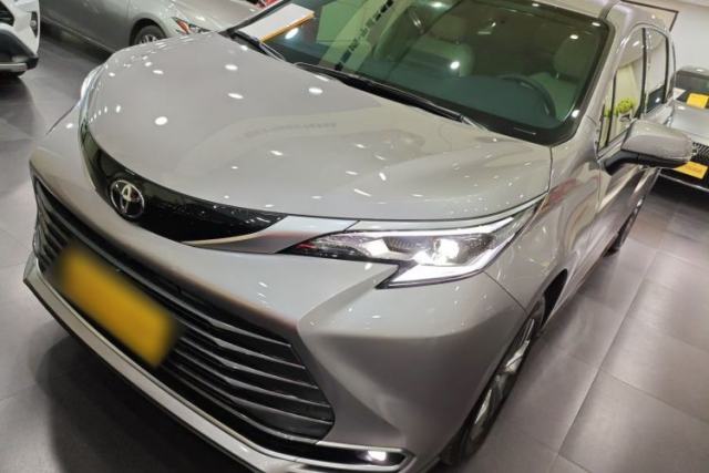 Used Toyota SIENNA 2026 Model 2.5L Dual-Engine Four-Wheel-Drive Premium Edition