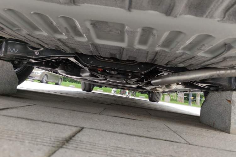 Used Toyota SIENNA 2026 Model 2.5L Dual-Engine Four-Wheel-Drive Premium Edition Chassis Rear