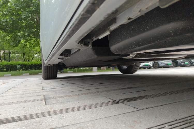 Used Toyota SIENNA 2026 Model 2.5L Dual-Engine Four-Wheel-Drive Premium Edition Chassis Rear Left