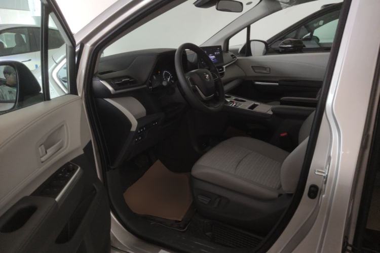 Used Toyota SIENNA 2026 Model 2.5L Dual-Engine Two-Wheel-Drive Comfort Edition Driver Seat