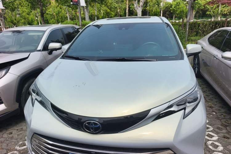 Used Toyota SIENNA 2026 Model 2.5L Dual-Engine Four-Wheel-Drive Premium Edition Exterior 1