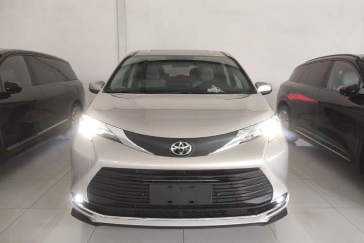 Used Toyota SIENNA 2026 Model 2.5L Dual-Engine Two-Wheel-Drive Comfort Edition Front