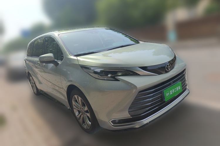 Used Toyota SIENNA 2026 Model 2.5L Dual-Engine Two-Wheel-Drive Premium Prestige Edition Front Right 45 Deg