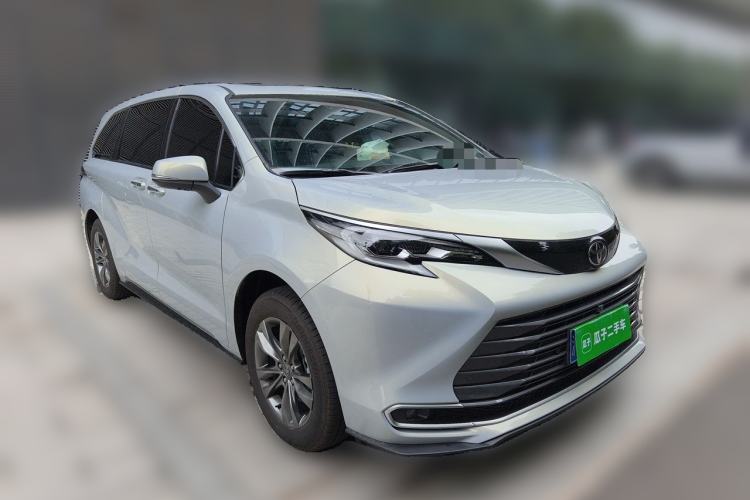 Used Toyota SIENNA 2026 Model 2.5L Dual-Engine Four-Wheel-Drive Premium Edition Front Right 45 Deg