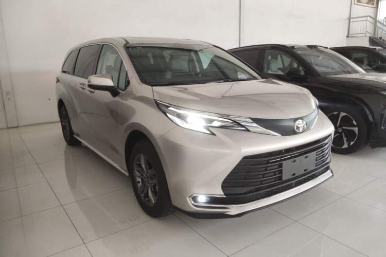 Used Toyota SIENNA 2026 Model 2.5L Dual-Engine Two-Wheel-Drive Comfort Edition Front Right 45 Deg