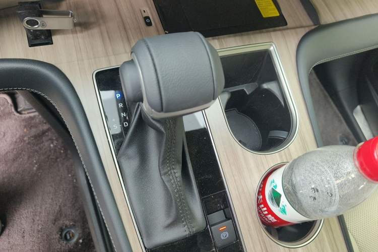 Used Toyota SIENNA 2026 Model 2.5L Dual-Engine Two-Wheel-Drive Premium Prestige Edition Gear Lever