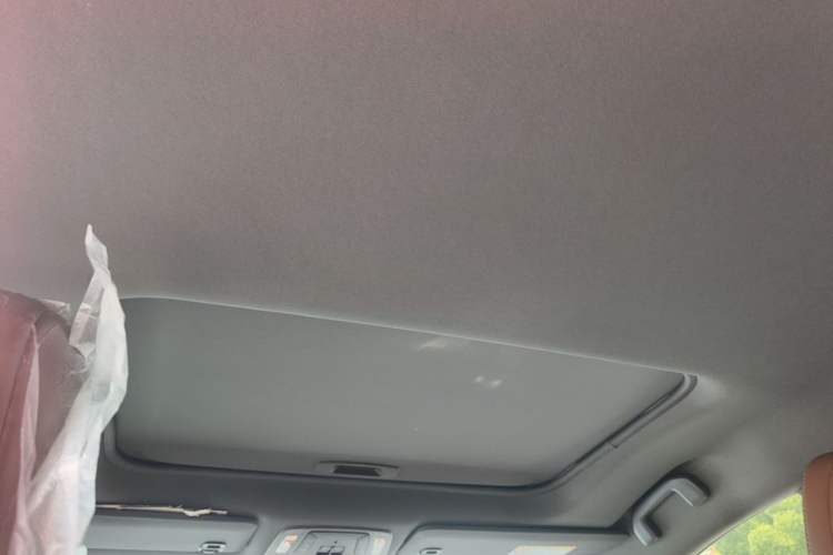 Used Toyota SIENNA 2026 Model 2.5L Dual-Engine Four-Wheel-Drive Premium Edition Headliner