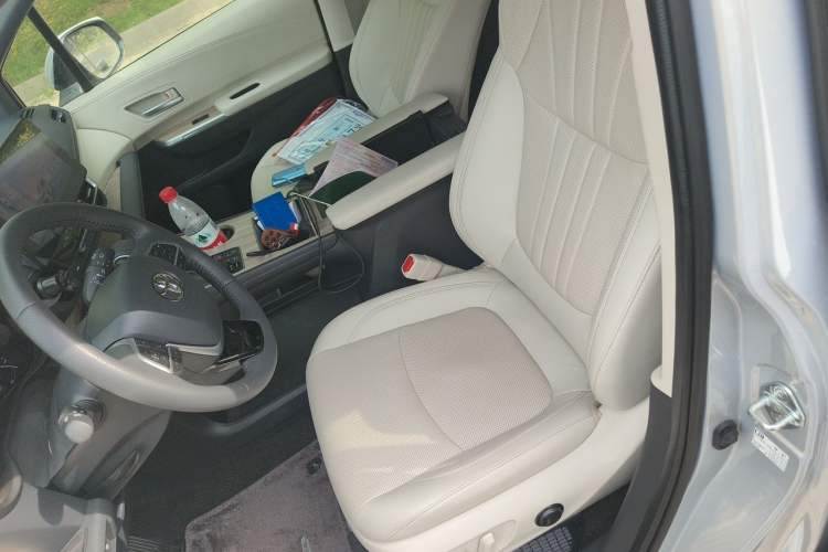Used Toyota SIENNA 2026 Model 2.5L Dual-Engine Two-Wheel-Drive Premium Prestige Edition Left Front Seat