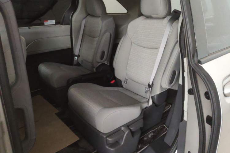 Used Toyota SIENNA 2026 Model 2.5L Dual-Engine Two-Wheel-Drive Comfort Edition Left Rear Seat