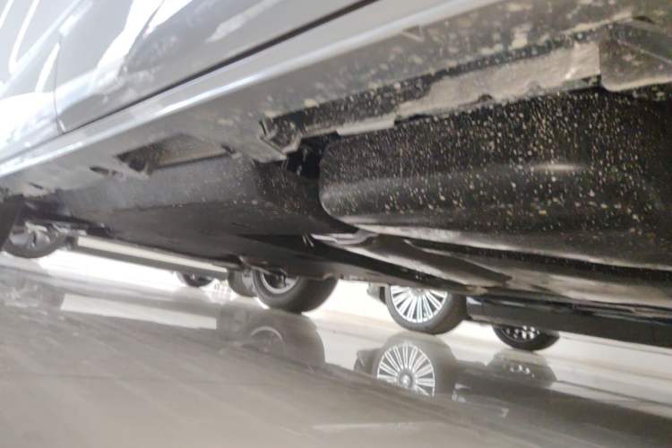 Used Toyota SIENNA 2026 Model 2.5L Dual-Engine Two-Wheel-Drive Comfort Edition Left Side Sill