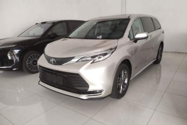 Used Toyota SIENNA 2026 Model 2.5L Dual-Engine Two-Wheel-Drive Comfort Edition