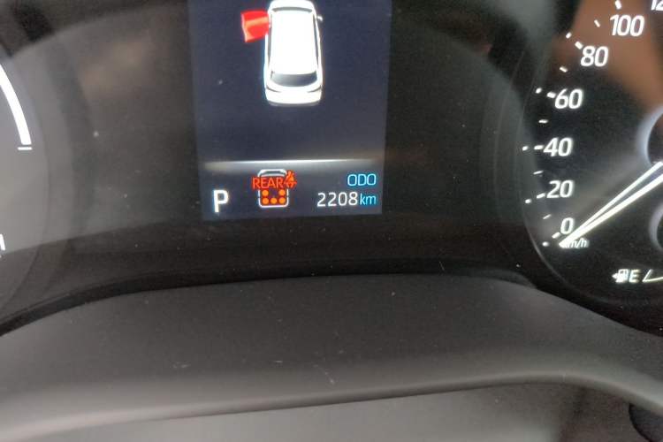 Used Toyota SIENNA 2026 Model 2.5L Dual-Engine Four-Wheel-Drive Premium Edition Odometer Close Up