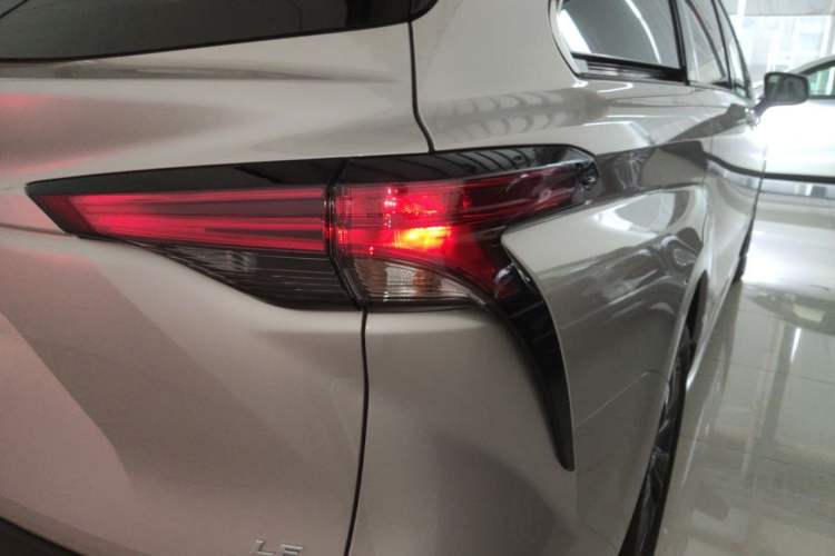 Used Toyota SIENNA 2026 Model 2.5L Dual-Engine Two-Wheel-Drive Comfort Edition Right Rear Taillight