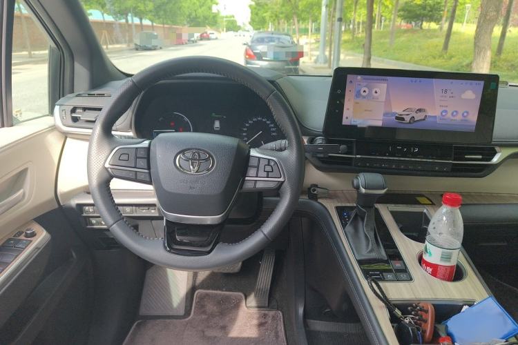 Used Toyota SIENNA 2026 Model 2.5L Dual-Engine Two-Wheel-Drive Premium Prestige Edition Steering Wheel