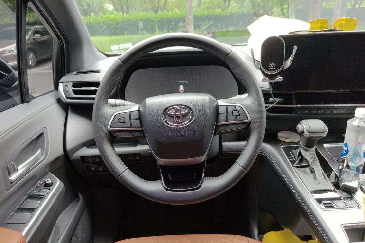 Used Toyota SIENNA 2026 Model 2.5L Dual-Engine Four-Wheel-Drive Premium Edition Steering Wheel