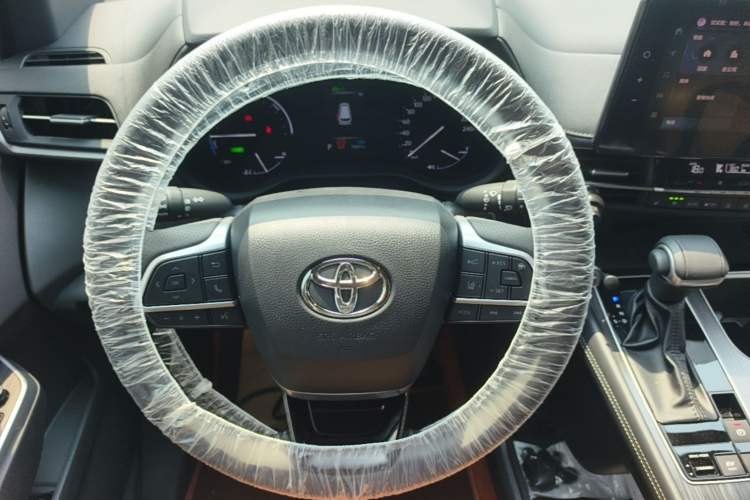 Used Toyota SIENNA 2026 Model 2.5L Dual-Engine Four-Wheel-Drive Premium Edition Steering Wheel