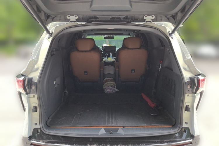 Used Toyota SIENNA 2026 Model 2.5L Dual-Engine Four-Wheel-Drive Premium Edition Trunk