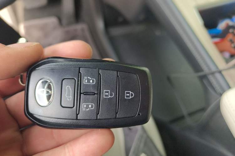Used Toyota SIENNA 2026 Model 2.5L Dual-Engine Two-Wheel-Drive Premium Prestige Edition Vehicle Key
