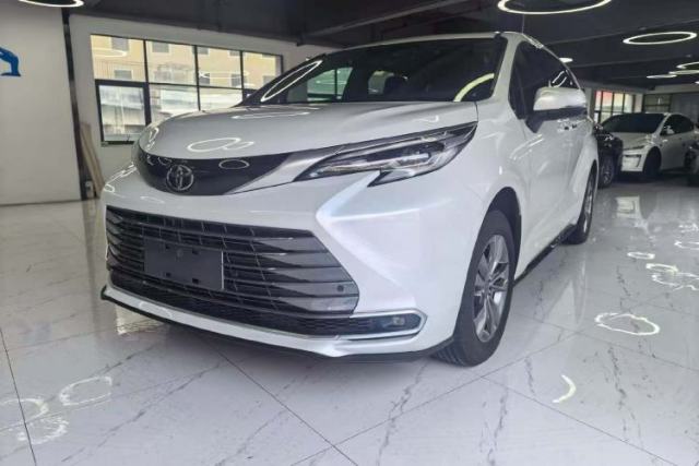 Used Toyota SIENNA 2026 Model 2.5L Dual-Engine Two-Wheel-Drive Luxury Edition