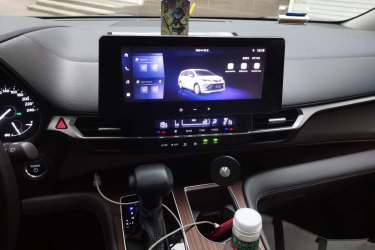 Used Toyota SIENNA 2026 Model 2.5L Dual-Engine Two-Wheel-Drive Comfort Edition Audio And AC Panel