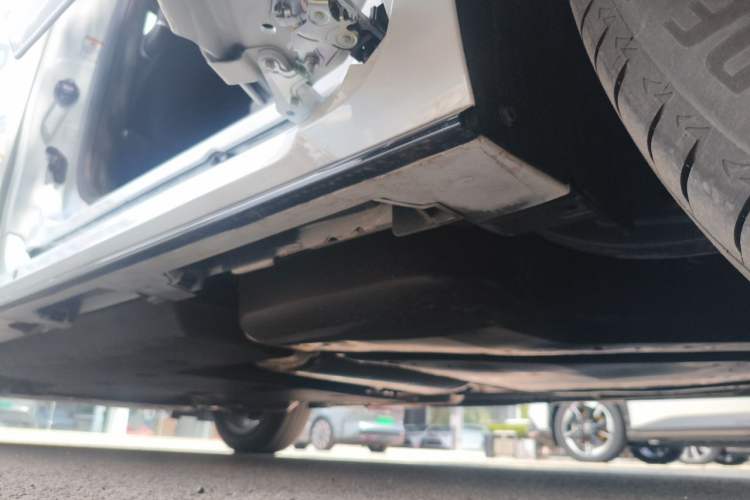 Used Toyota SIENNA 2026 Model 2.5L Dual-Engine Four-Wheel-Drive Luxury Edition Chassis Rear Left