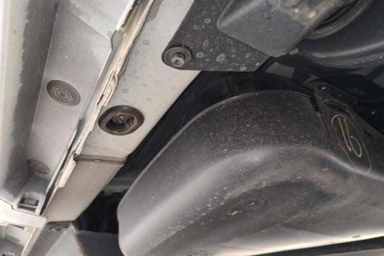 Used Toyota SIENNA 2026 Model 2.5L Dual-Engine Two-Wheel-Drive Comfort Edition Chassis Rear Left